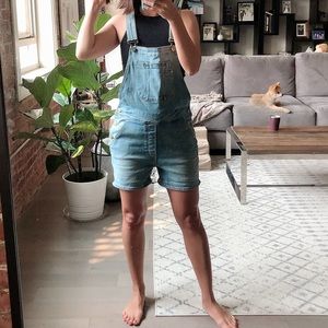 FRAME Denim Overall Shorts in XS
